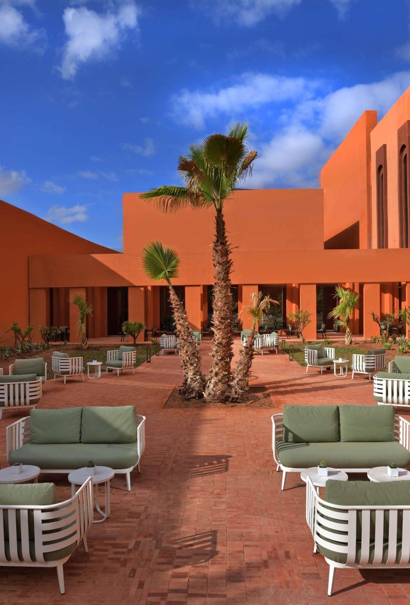 Doubletree By Hilton Ben Guerir Hotel & Residences Benguerir Exterior photo
